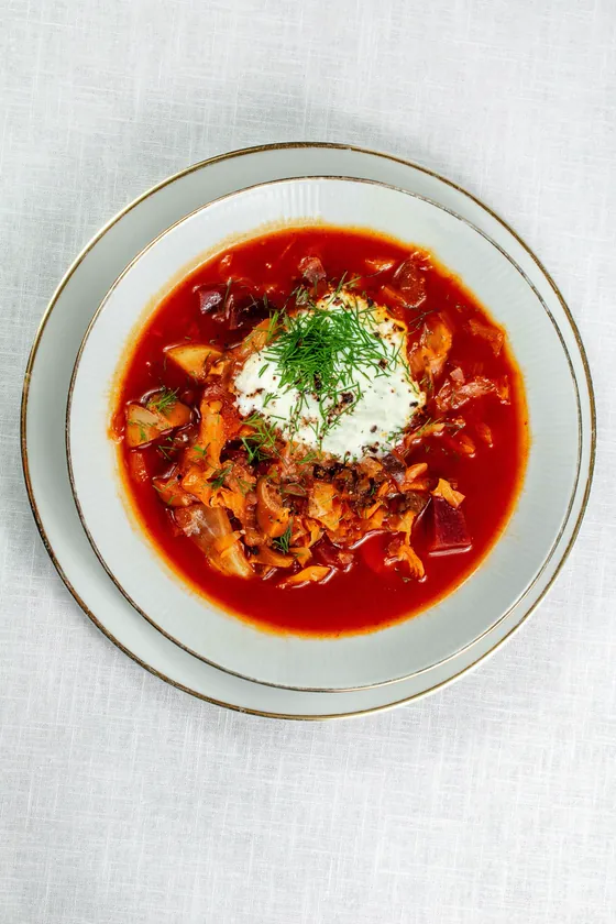 Borsch mit Schmand-Dip